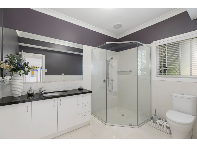 6 Bribie Close, Redland Bay QLD 4165