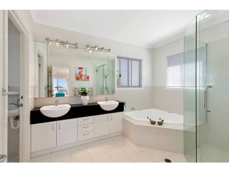 6 Bribie Close, Redland Bay QLD 4165