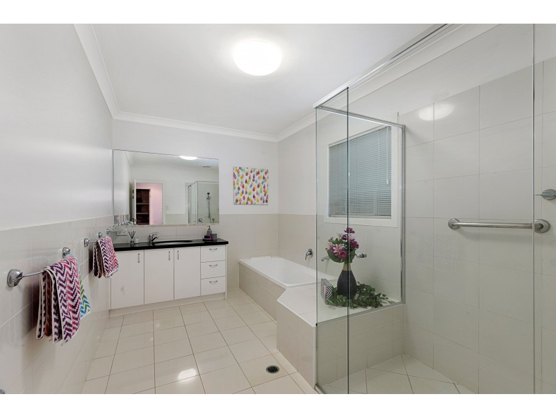6 Bribie Close, Redland Bay QLD 4165