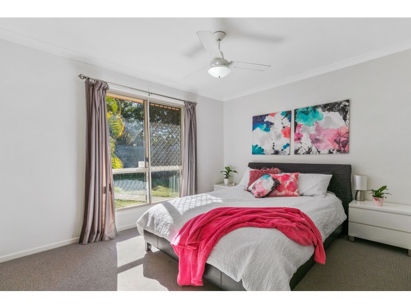 2 Mashie Place, Redland Bay QLD 4165