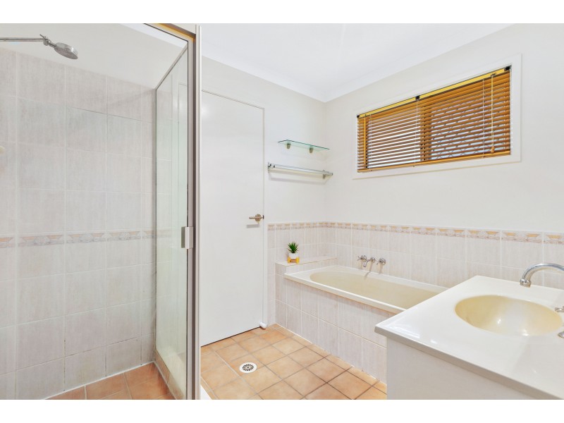 2 Mashie Place, Redland Bay QLD 4165