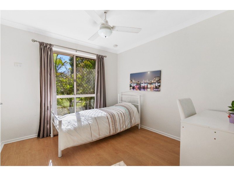 2 Mashie Place, Redland Bay QLD 4165