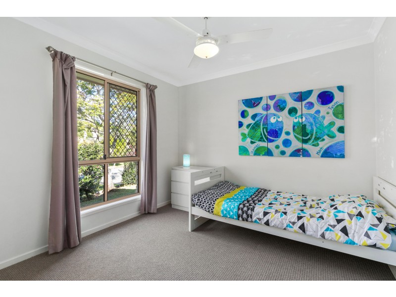 2 Mashie Place, Redland Bay QLD 4165