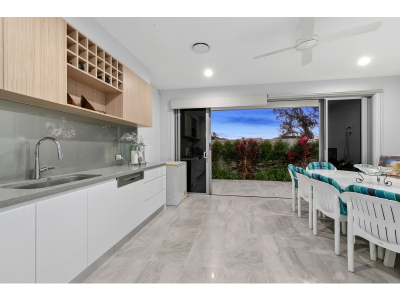 2/1 Cross Lane, Cleveland QLD 4163