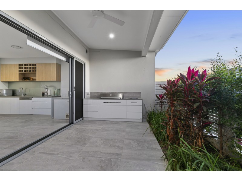 2/1 Cross Lane, Cleveland QLD 4163