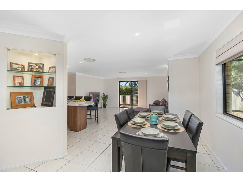 12 Hayes Street, Wakerley QLD 4154