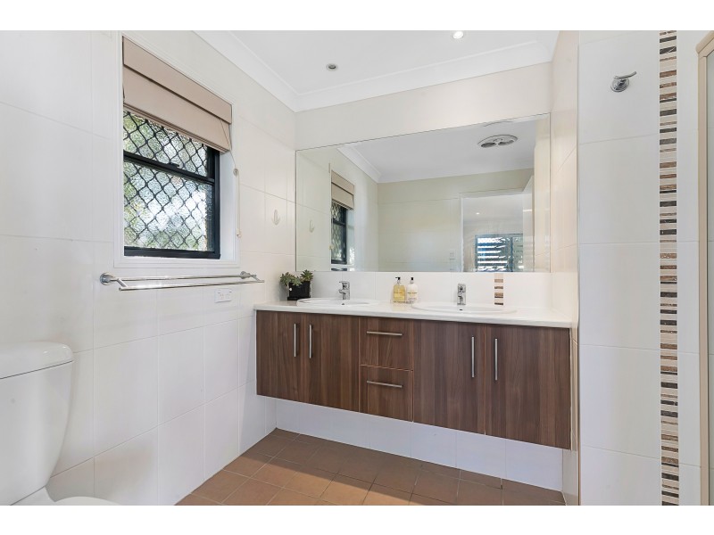 12 Hayes Street, Wakerley QLD 4154