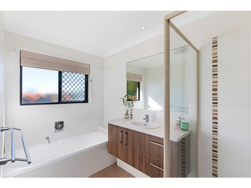 12 Hayes Street, Wakerley QLD 4154