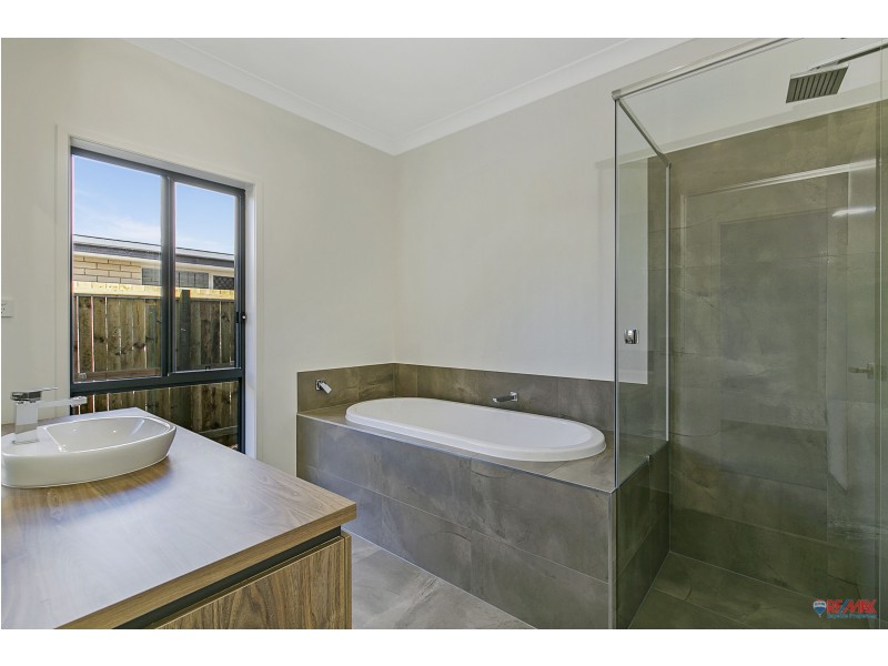 13 Glenhaven Close, Redland Bay QLD 4165