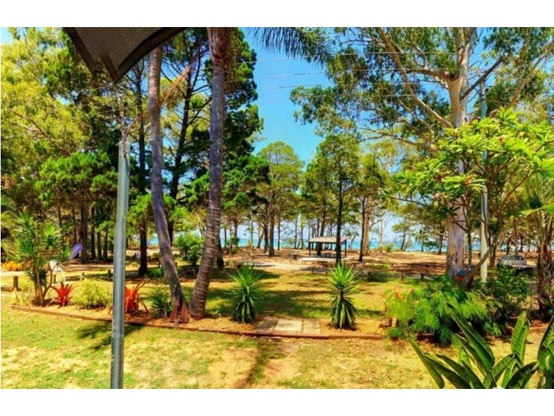 36 Victoria Pde South, Coochiemudlo Island QLD 4184