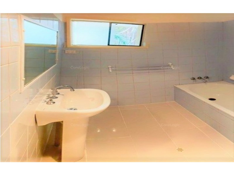 36 Victoria Pde South, Coochiemudlo Island QLD 4184