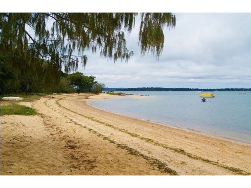 36 Victoria Pde South, Coochiemudlo Island QLD 4184