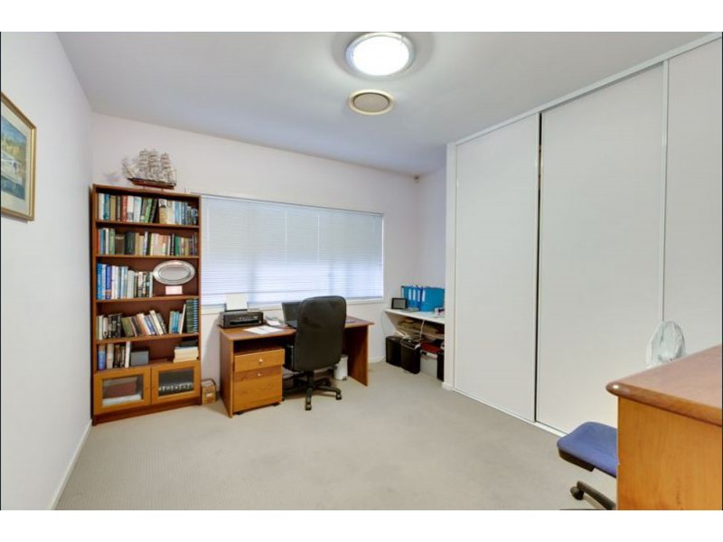 3 Raby Bay Bvd, Raby Bay QLD 4163