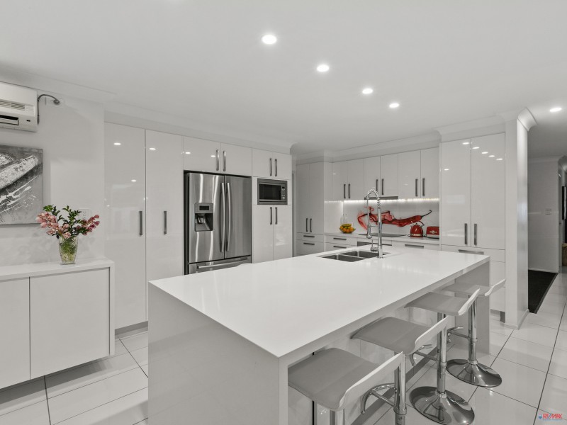 82 Bailey Road, Birkdale QLD 4159