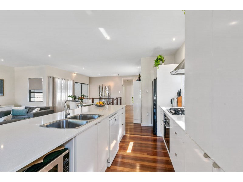 18 Cleveland Terrace, Ormiston QLD 4160