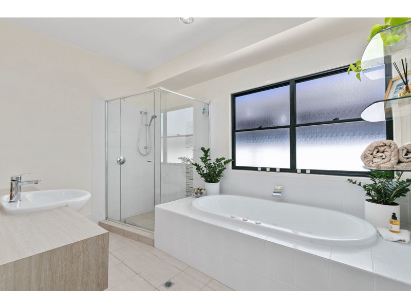 18 Cleveland Terrace, Ormiston QLD 4160