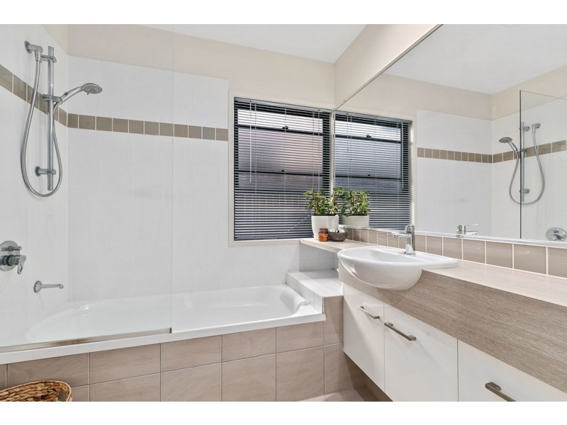 18 Cleveland Terrace, Ormiston QLD 4160