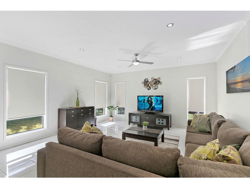 12 Cypress Street, Redland Bay QLD 4165