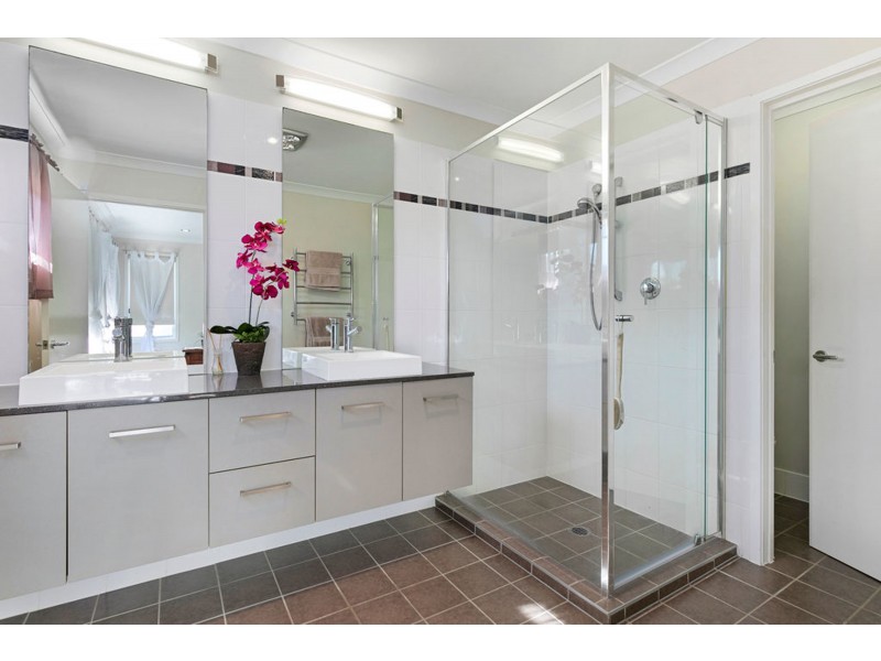 12 Cypress Street, Redland Bay QLD 4165