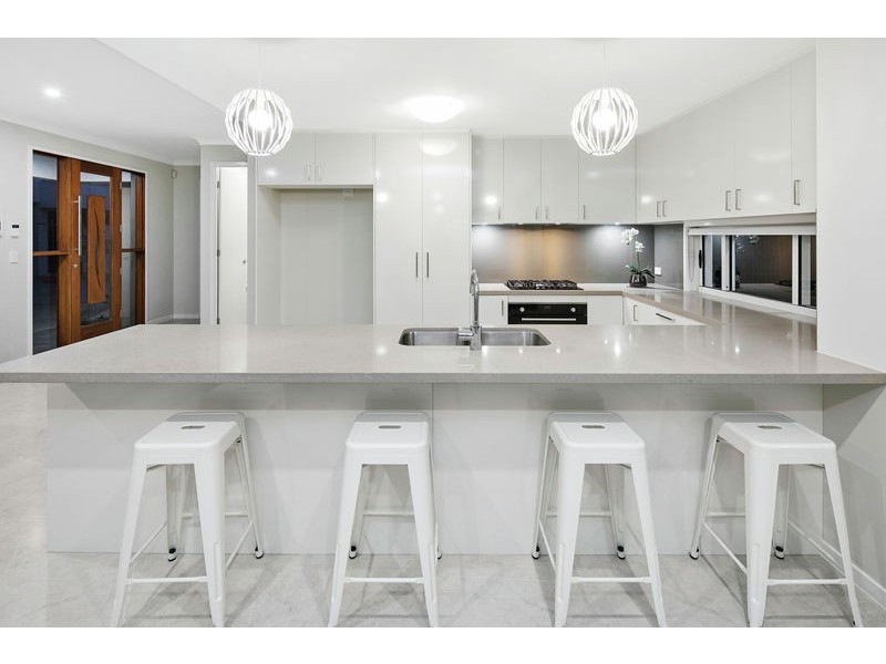 102-106 Sturgeon Street, Ormiston QLD 4160