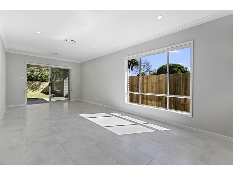 11 Rodney Street, Wynnum QLD 4178