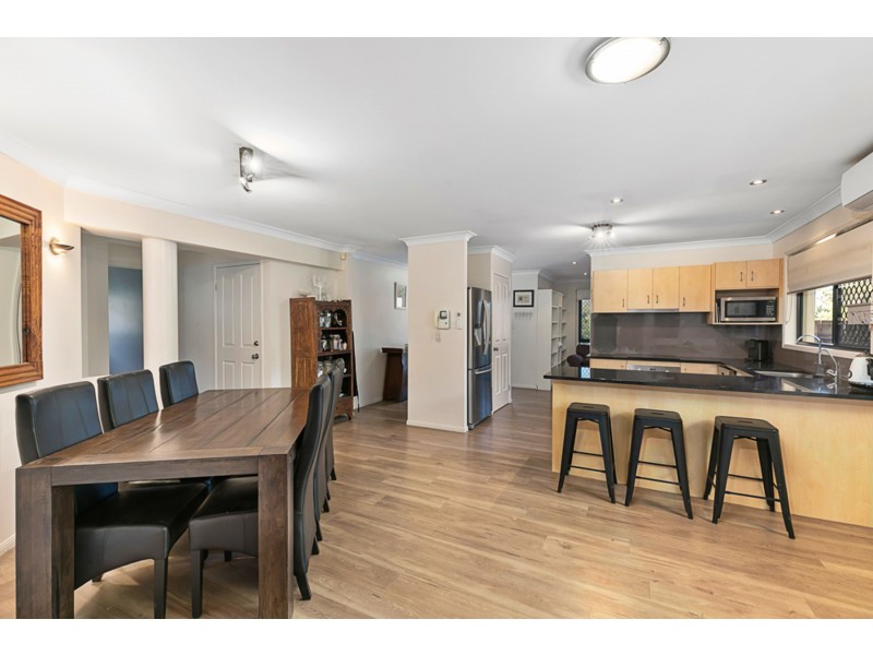 33 Ross Place, Wakerley QLD 4154