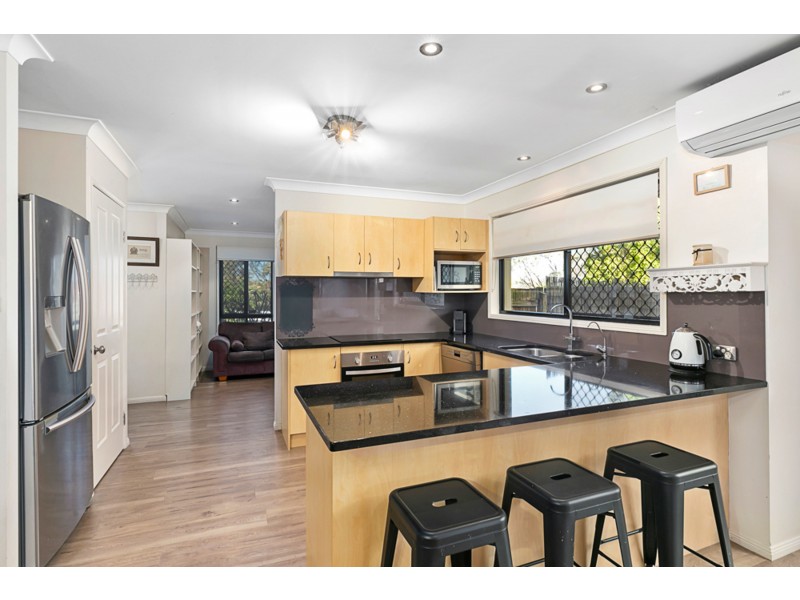 33 Ross Place, Wakerley QLD 4154