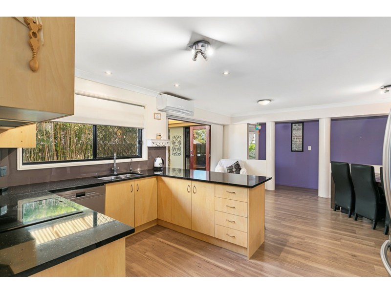 33 Ross Place, Wakerley QLD 4154