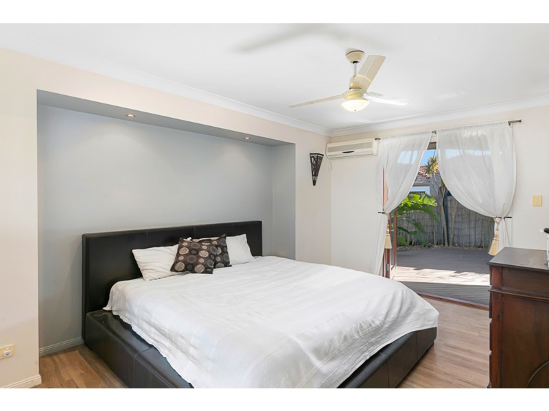 33 Ross Place, Wakerley QLD 4154