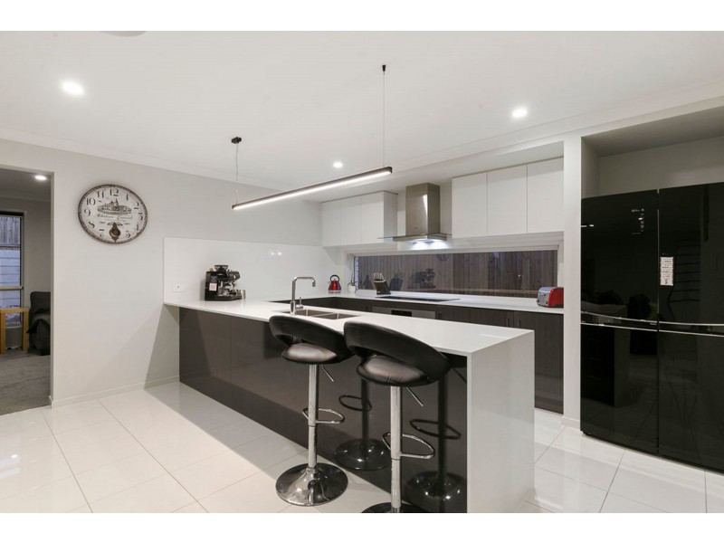 4 Valleygreen Close, Redland Bay QLD 4165