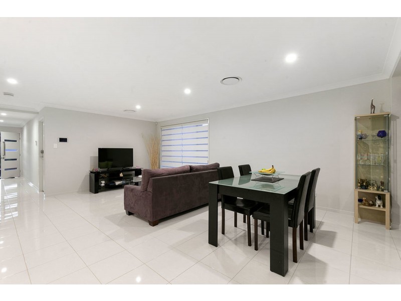 4 Valleygreen Close, Redland Bay QLD 4165