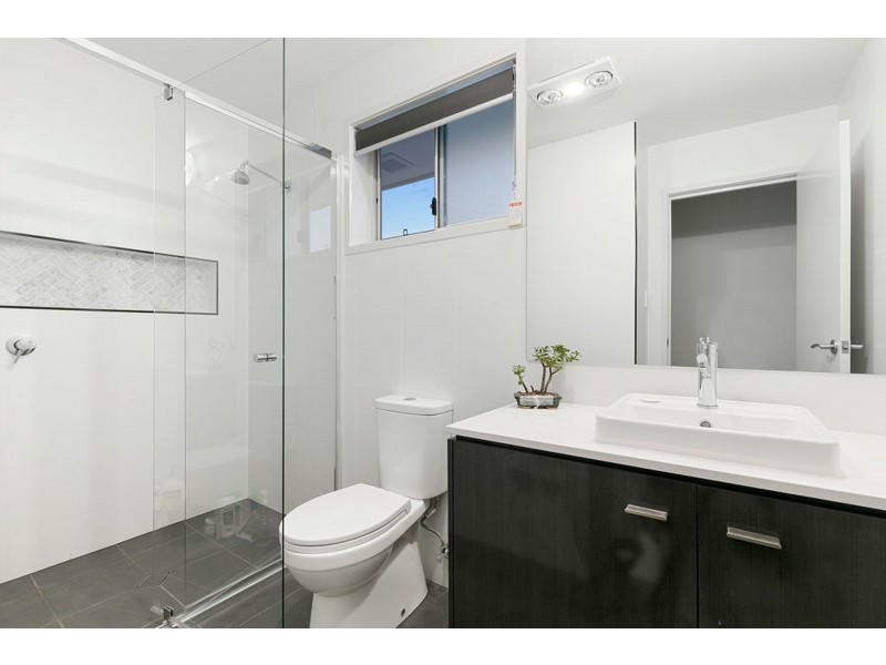 4 Valleygreen Close, Redland Bay QLD 4165