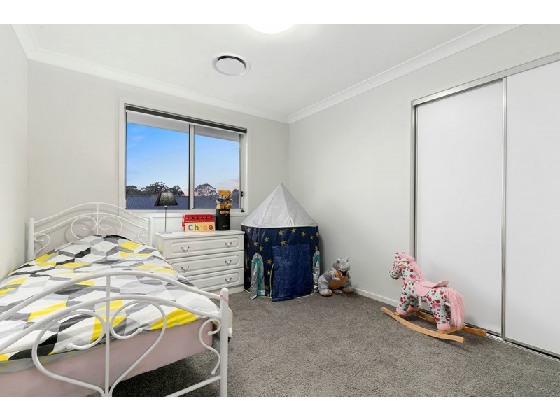 4 Valleygreen Close, Redland Bay QLD 4165