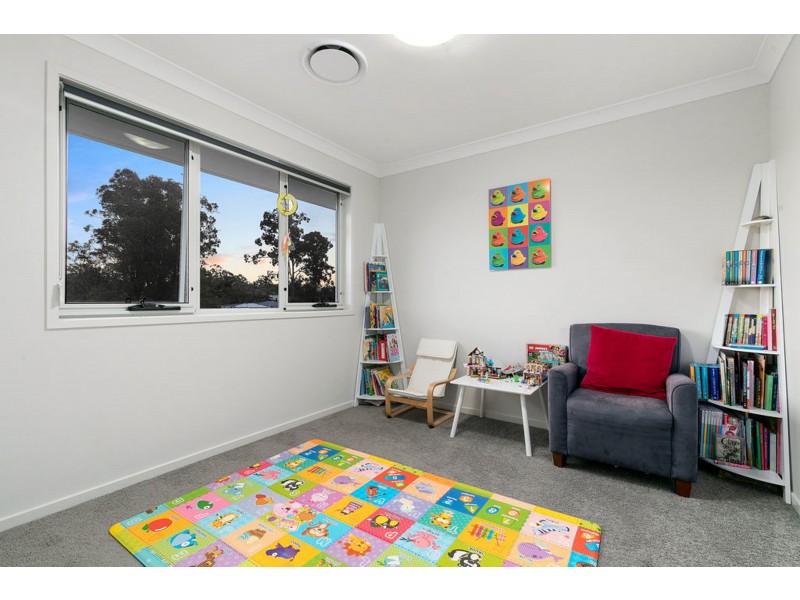 4 Valleygreen Close, Redland Bay QLD 4165