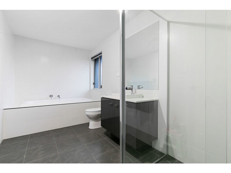 4 Valleygreen Close, Redland Bay QLD 4165