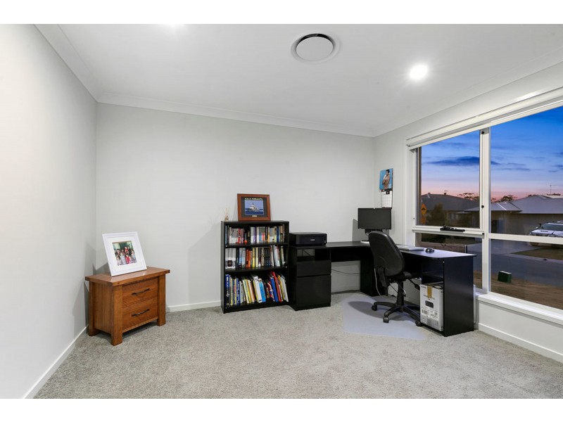 4 Valleygreen Close, Redland Bay QLD 4165