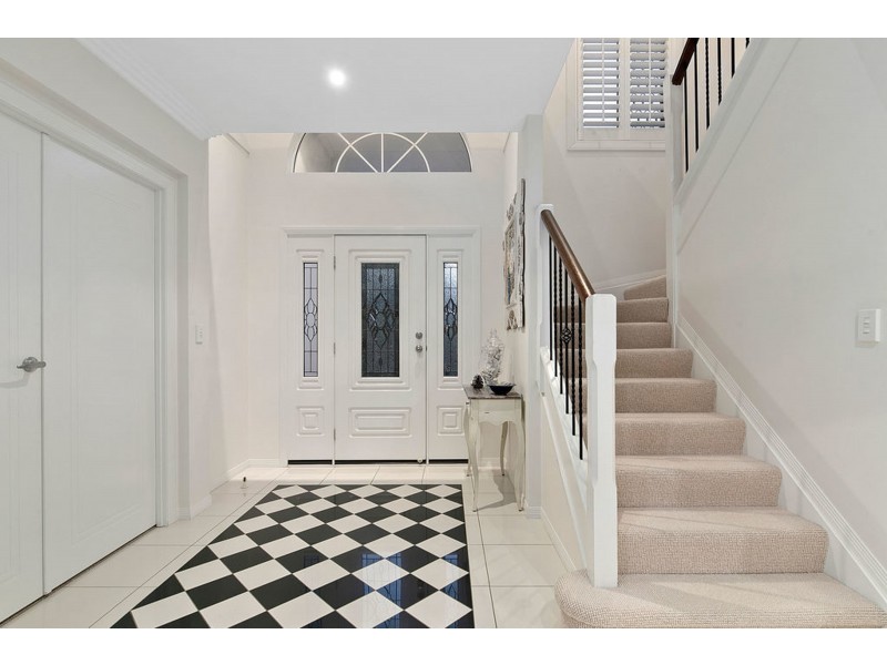 6 Yorston Place, Ormiston QLD 4160