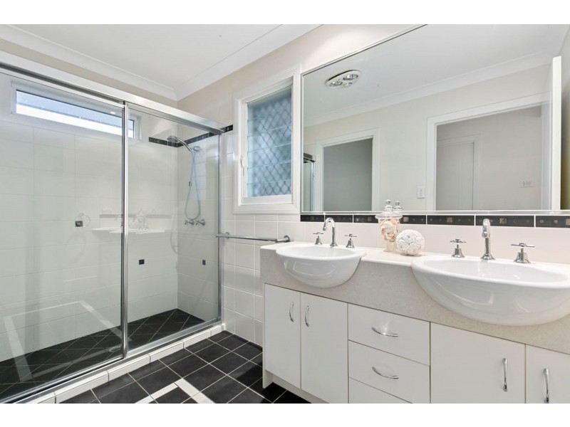 6 Yorston Place, Ormiston QLD 4160