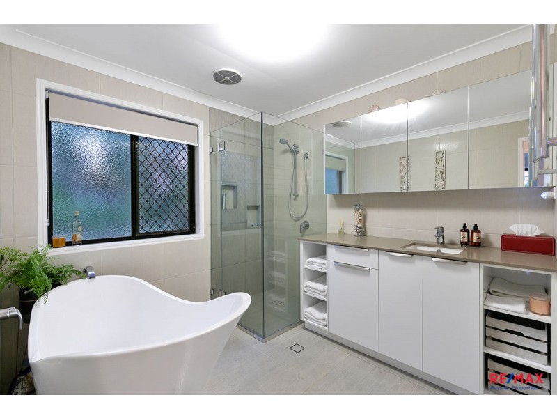 327-335 Woodlands Drive, Sheldon QLD 4157