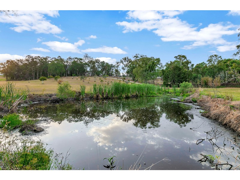 327-335 Woodlands Drive, Sheldon QLD 4157