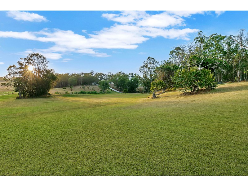 327-335 Woodlands Drive, Sheldon QLD 4157