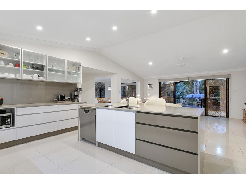 327-335 Woodlands Drive, Sheldon QLD 4157