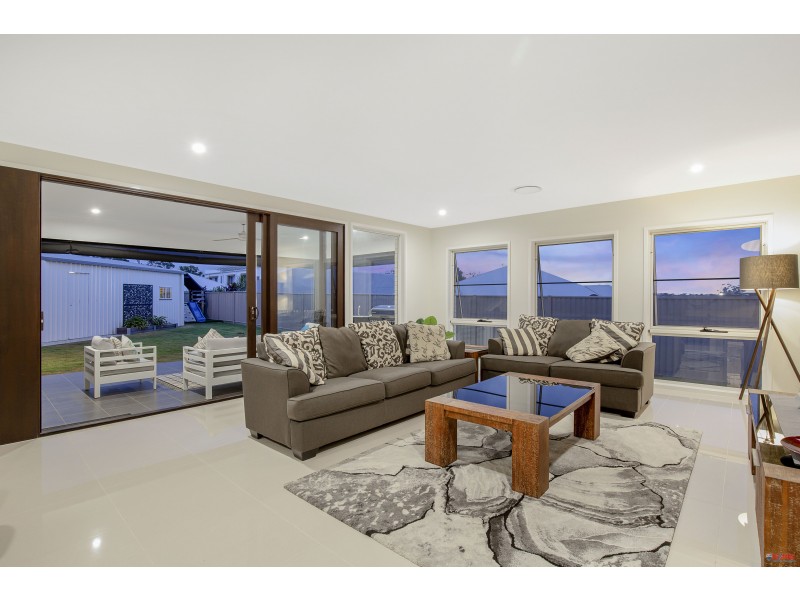 2 Europa Court, Redland Bay QLD 4165