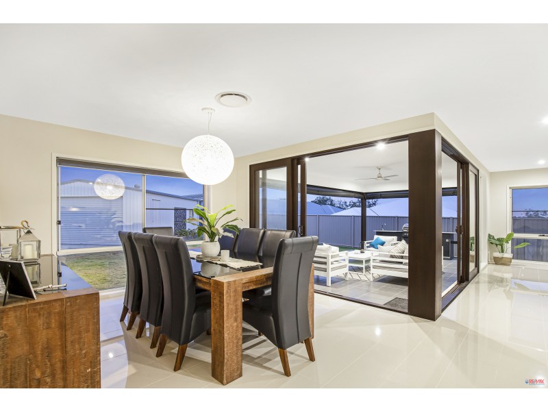 2 Europa Court, Redland Bay QLD 4165