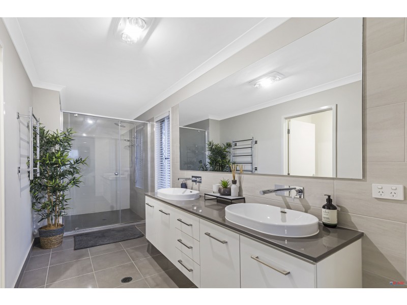 2 Europa Court, Redland Bay QLD 4165