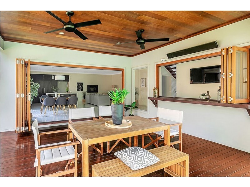 6 Bream Place, Redland Bay QLD 4165