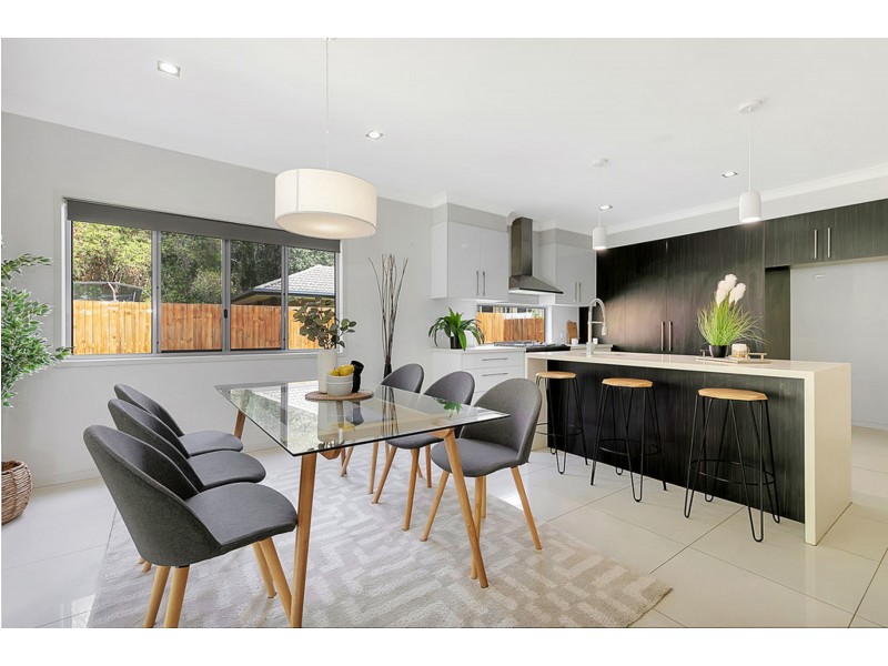 6 Bream Place, Redland Bay QLD 4165