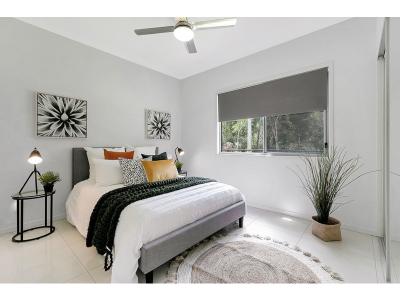 6 Bream Place, Redland Bay QLD 4165