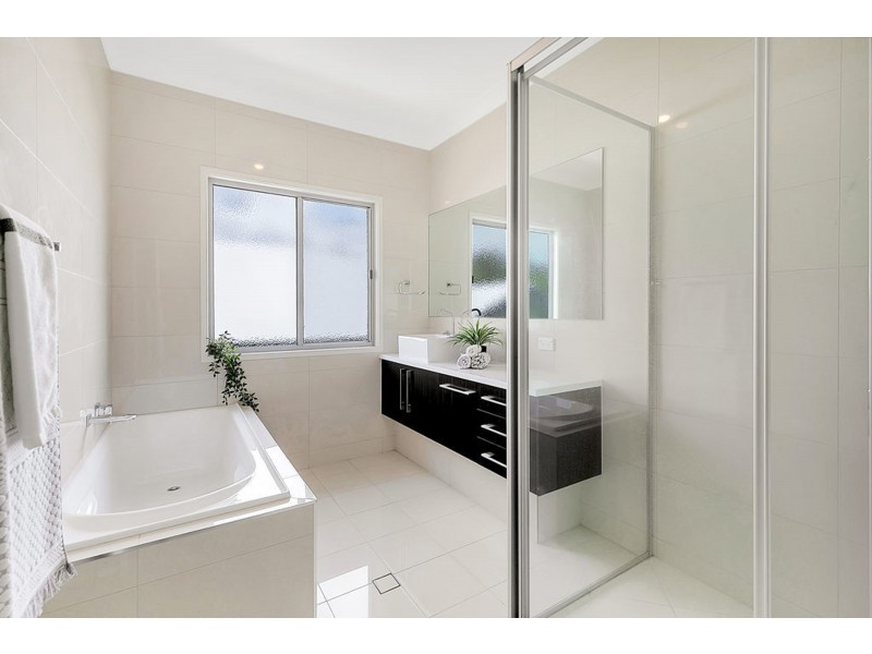 6 Bream Place, Redland Bay QLD 4165