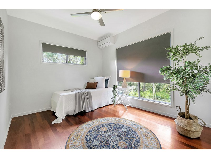 6 Bream Place, Redland Bay QLD 4165